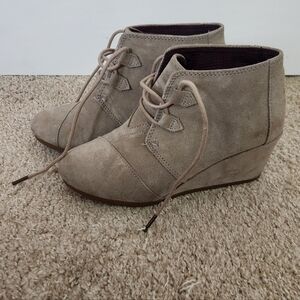Tom's Tan Suede Ankle Boots (8.5)
